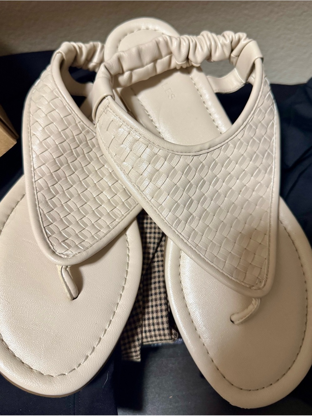 AEROSOLES Cream Woven Thong Sandals